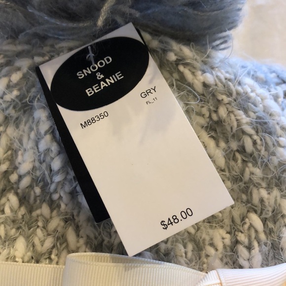 NWT Steve Madden Snood and Beanie in soft heathered grey/ecru -gift bow included - Picture 3 of 4